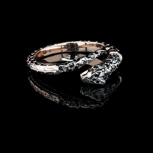 Ekskluzywny pierścionek w kształcie węża z 14k złota z brylantami, symbolizujący mądrość i odnowę