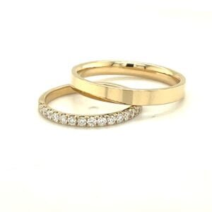 Złote obrączki 'Luminous Affinity' z brylantowym akcentem na damskim pierścieniu