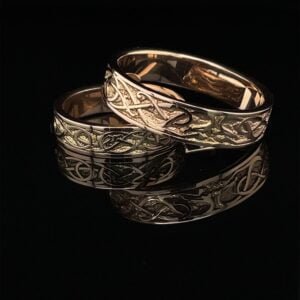 Obrączki 'Mythic Weave' z misternym celtyckim wzorem, odzwierciedlające wieczną miłość