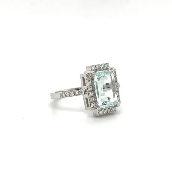 Pierścionek Arctic Brilliance z akwamarynem i diamentami w białym złocie 14k
