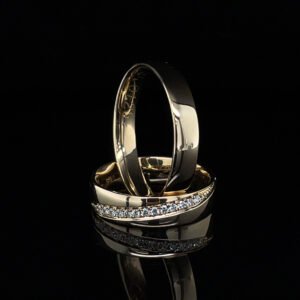 Złote obrączki ślubne Eternal Wave z brylantami