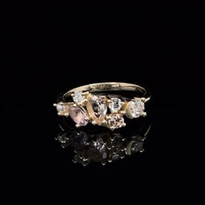 Pierścionek Éclat Pastel z pastelowymi kamieniami i brylantami
